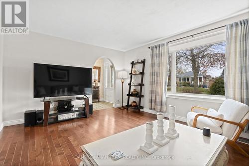 1451 Bala Drive, Oshawa, ON - Indoor Photo Showing Living Room