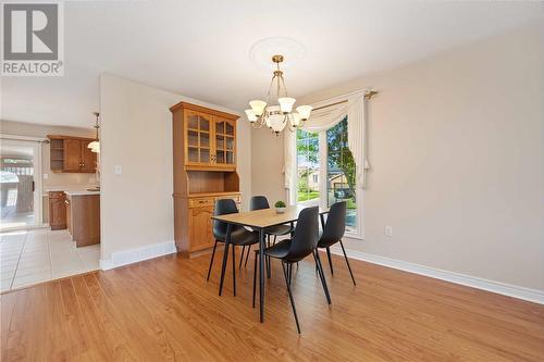 329 Parkside Drive, Petrolia, ON - Indoor Photo Showing Dining Room