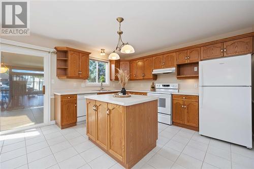 329 Parkside Drive, Petrolia, ON - Indoor Photo Showing Kitchen