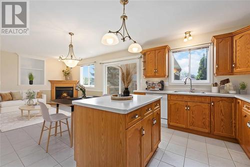 329 Parkside Drive, Petrolia, ON - Indoor Photo Showing Kitchen