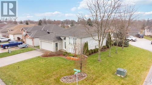 329 Parkside Drive, Petrolia, ON - Outdoor