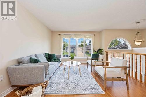 329 Parkside Drive, Petrolia, ON - Indoor Photo Showing Living Room