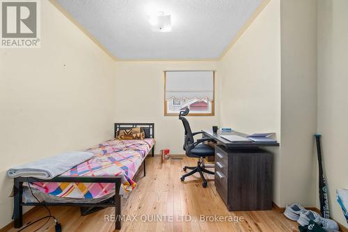 1402 Clearview Drive, Peterborough (Monaghan), ON - Indoor Photo Showing Bedroom