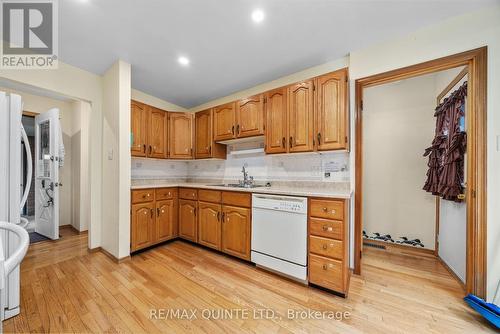 1402 Clearview Drive, Peterborough (Monaghan), ON - Indoor Photo Showing Kitchen With Double Sink