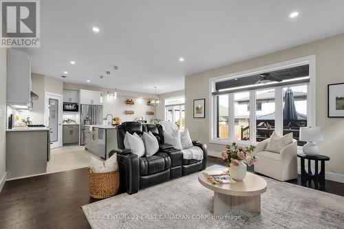 15 Honey Bend, St. Thomas, ON - Indoor Photo Showing Living Room