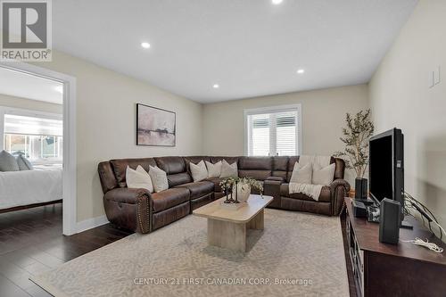 15 Honey Bend, St. Thomas, ON - Indoor Photo Showing Living Room