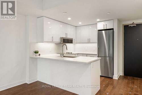 704 - 180 George Street, Ottawa, ON - Indoor Photo Showing Kitchen