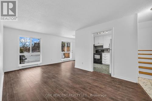 23J - 1910 Jasmine Crescent, Ottawa, ON - Indoor Photo Showing Living Room