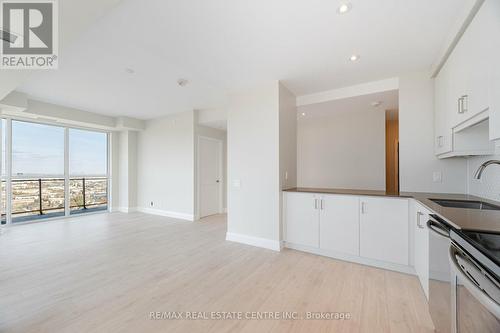 2101 - 15 Lynch Street, Brampton, ON - Indoor Photo Showing Kitchen