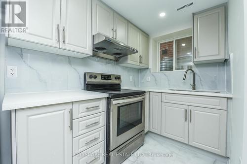 86 Rockbrook Trail, Brampton, ON - Indoor Photo Showing Kitchen With Upgraded Kitchen