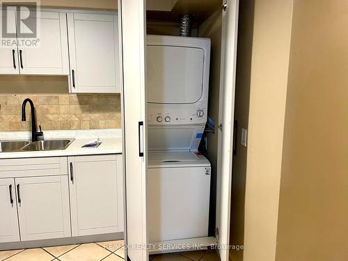 32 Obermeyer Drive, Kitchener, ON - Indoor Photo Showing Laundry Room