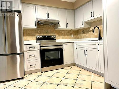 32 Obermeyer Drive, Kitchener, ON - Indoor Photo Showing Kitchen