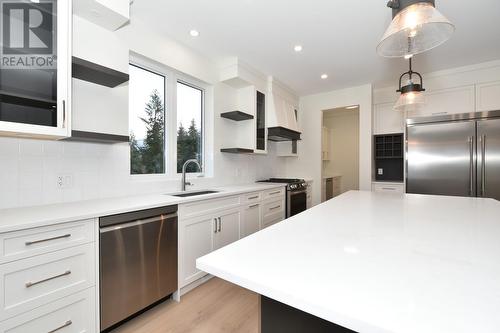 2508 Golf View Crescent, Blind Bay, BC - Indoor Photo Showing Kitchen With Upgraded Kitchen