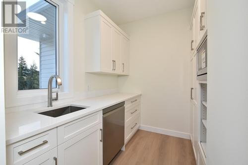 2508 Golf View Crescent, Blind Bay, BC - Indoor Photo Showing Kitchen