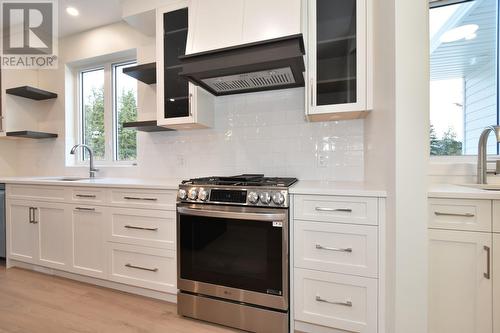 2508 Golf View Crescent, Blind Bay, BC - Indoor Photo Showing Kitchen With Upgraded Kitchen