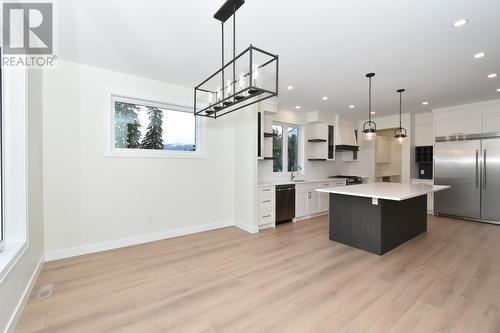 2508 Golf View Crescent, Blind Bay, BC - Indoor Photo Showing Kitchen With Upgraded Kitchen