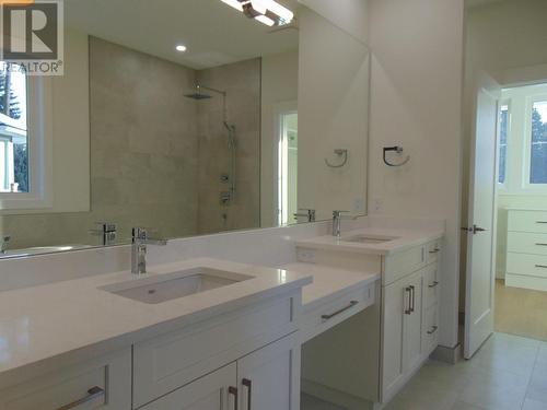 2508 Golf View Crescent, Blind Bay, BC - Indoor Photo Showing Bathroom