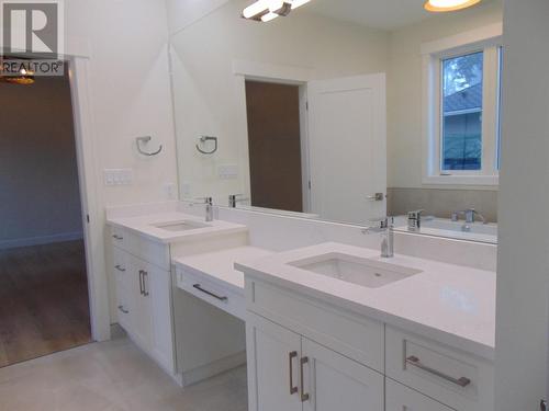 2508 Golf View Crescent, Blind Bay, BC - Indoor Photo Showing Bathroom