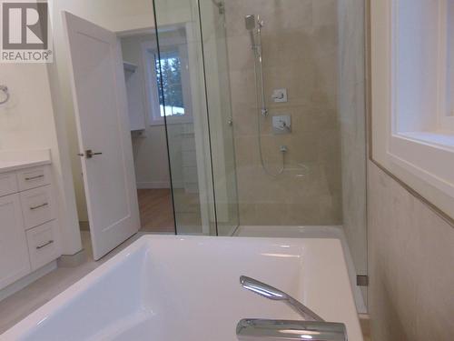 2508 Golf View Crescent, Blind Bay, BC - Indoor Photo Showing Bathroom