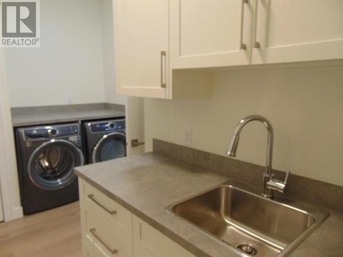 2508 Golf View Crescent, Blind Bay, BC - Indoor Photo Showing Laundry Room