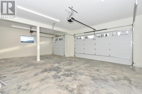 2508 Golf View Crescent, Blind Bay, BC - Indoor Photo Showing Garage