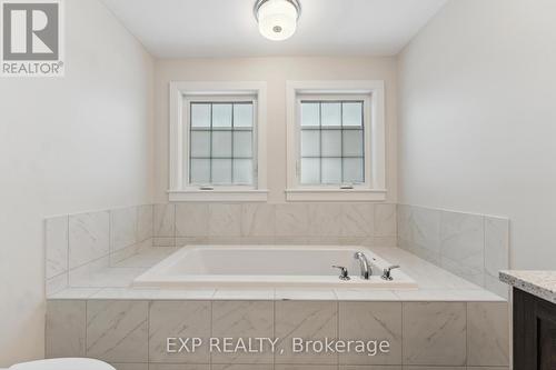 632 Moonflower Crescent S, Ottawa, ON - Indoor Photo Showing Bathroom