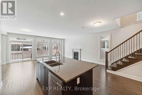 632 Moonflower Crescent S, Ottawa, ON - Indoor Photo Showing Kitchen With Double Sink