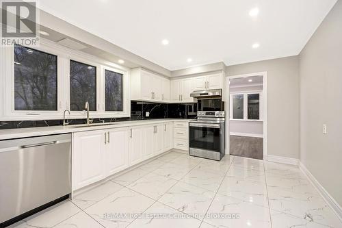 9291 Highway 25 Road, Halton Hills (1049 - Rural Halton Hills), ON - Indoor Photo Showing Kitchen