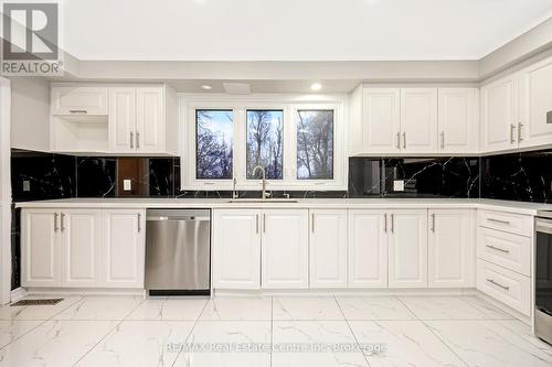 9291 Highway 25 Road, Halton Hills (1049 - Rural Halton Hills), ON - Indoor Photo Showing Kitchen