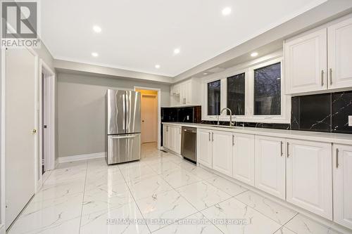 9291 Highway 25 Road, Halton Hills (1049 - Rural Halton Hills), ON - Indoor Photo Showing Kitchen