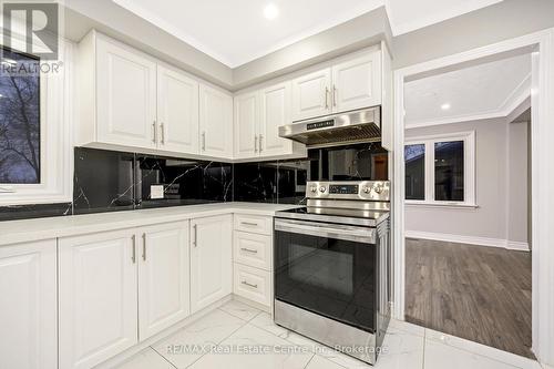 9291 Highway 25 Road, Halton Hills (1049 - Rural Halton Hills), ON - Indoor Photo Showing Kitchen