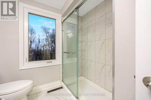 9291 Highway 25 Road, Halton Hills (1049 - Rural Halton Hills), ON - Indoor Photo Showing Bathroom