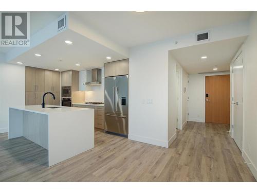 1588 Ellis Street Unit# 1402, Kelowna, BC - Indoor Photo Showing Kitchen With Upgraded Kitchen