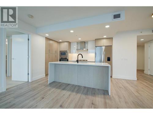 1588 Ellis Street Unit# 1402, Kelowna, BC - Indoor Photo Showing Kitchen With Upgraded Kitchen