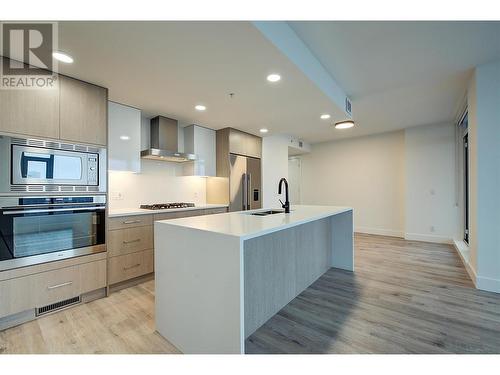 1588 Ellis Street Unit# 1402, Kelowna, BC - Indoor Photo Showing Kitchen With Upgraded Kitchen