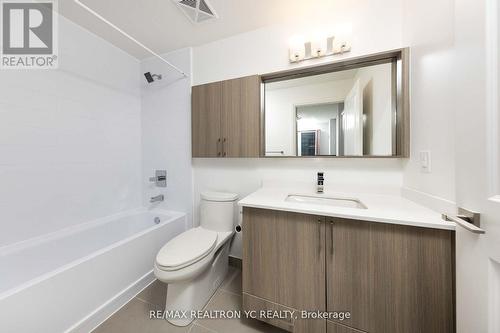 812 - 591 Sheppard Avenue E, Toronto, ON - Indoor Photo Showing Bathroom