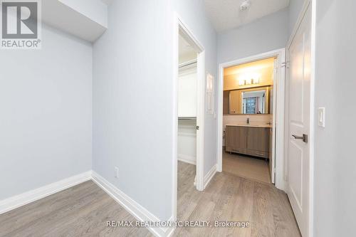 812 - 591 Sheppard Avenue E, Toronto, ON - Indoor Photo Showing Other Room