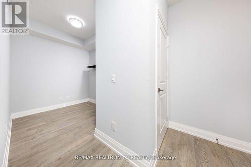 812 - 591 Sheppard Avenue E, Toronto, ON - Indoor Photo Showing Other Room