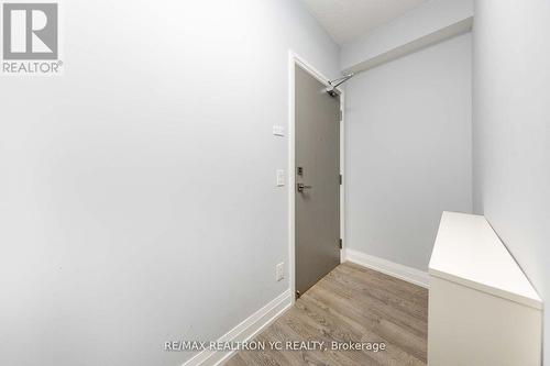 812 - 591 Sheppard Avenue E, Toronto, ON - Indoor Photo Showing Other Room