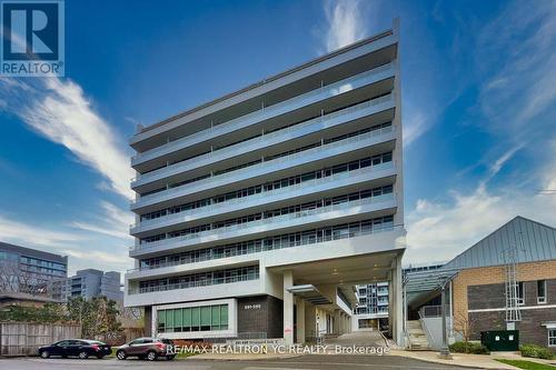 812 - 591 Sheppard Avenue E, Toronto, ON - Outdoor With Balcony