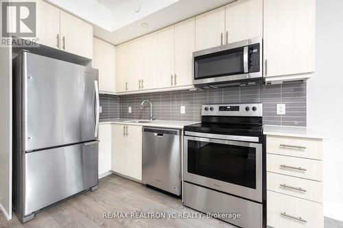 812 - 591 Sheppard Avenue E, Toronto, ON - Indoor Photo Showing Kitchen With Upgraded Kitchen