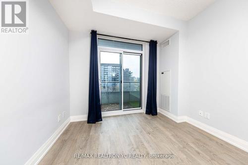 812 - 591 Sheppard Avenue E, Toronto, ON - Indoor Photo Showing Other Room