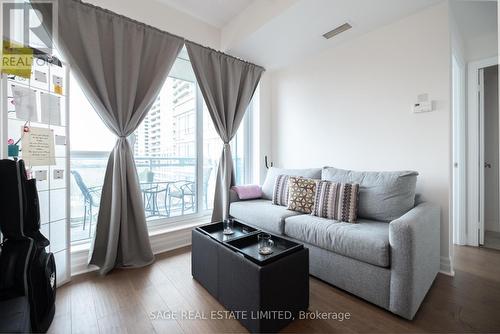 624 - 20 Gothic Avenue, Toronto, ON - Indoor Photo Showing Living Room