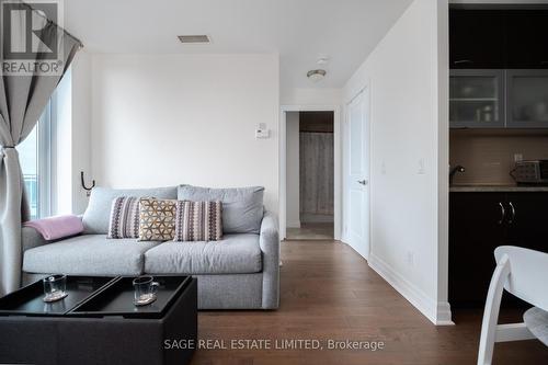 624 - 20 Gothic Avenue, Toronto, ON - Indoor Photo Showing Living Room