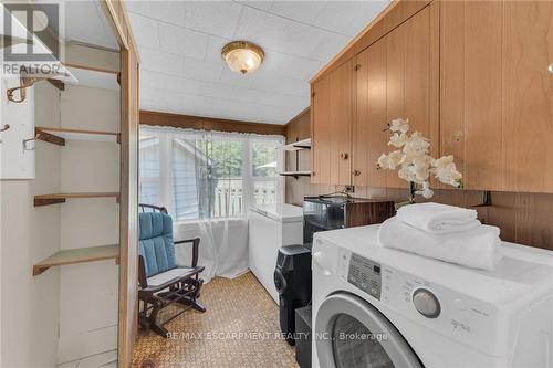 16 Broad Street, Norfolk, ON - Indoor Photo Showing Laundry Room