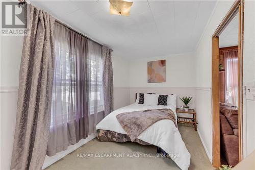 16 Broad Street, Norfolk, ON - Indoor Photo Showing Bedroom