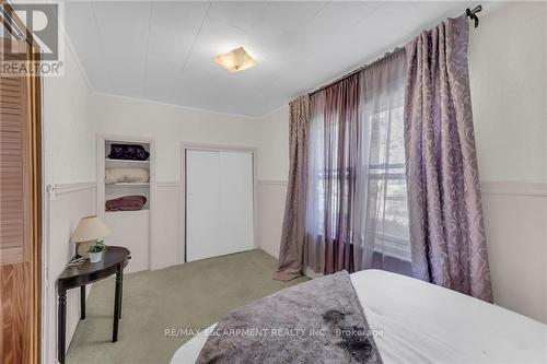 16 Broad Street, Norfolk, ON - Indoor Photo Showing Bedroom