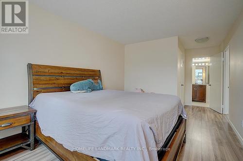 303 - 238 Doris Avenue, Toronto, ON - Indoor Photo Showing Bedroom