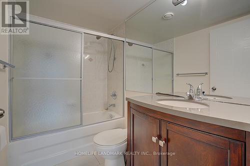 303 - 238 Doris Avenue, Toronto, ON - Indoor Photo Showing Bathroom