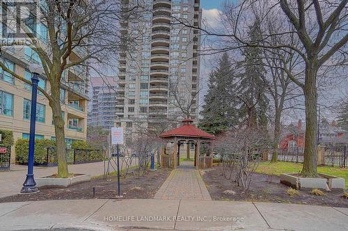 303 - 238 Doris Avenue, Toronto, ON - Outdoor